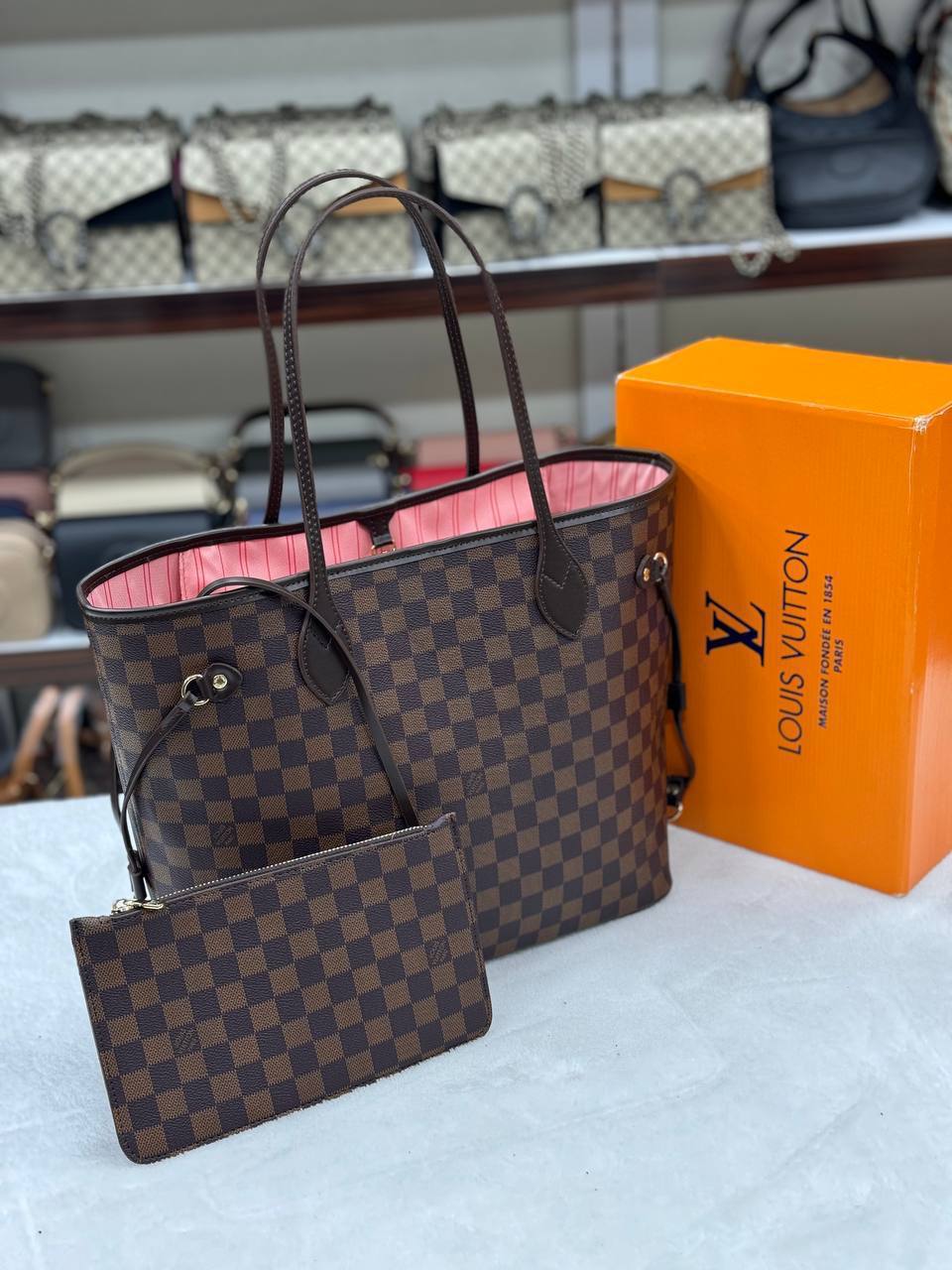 Neverfull Damier Pink Inside