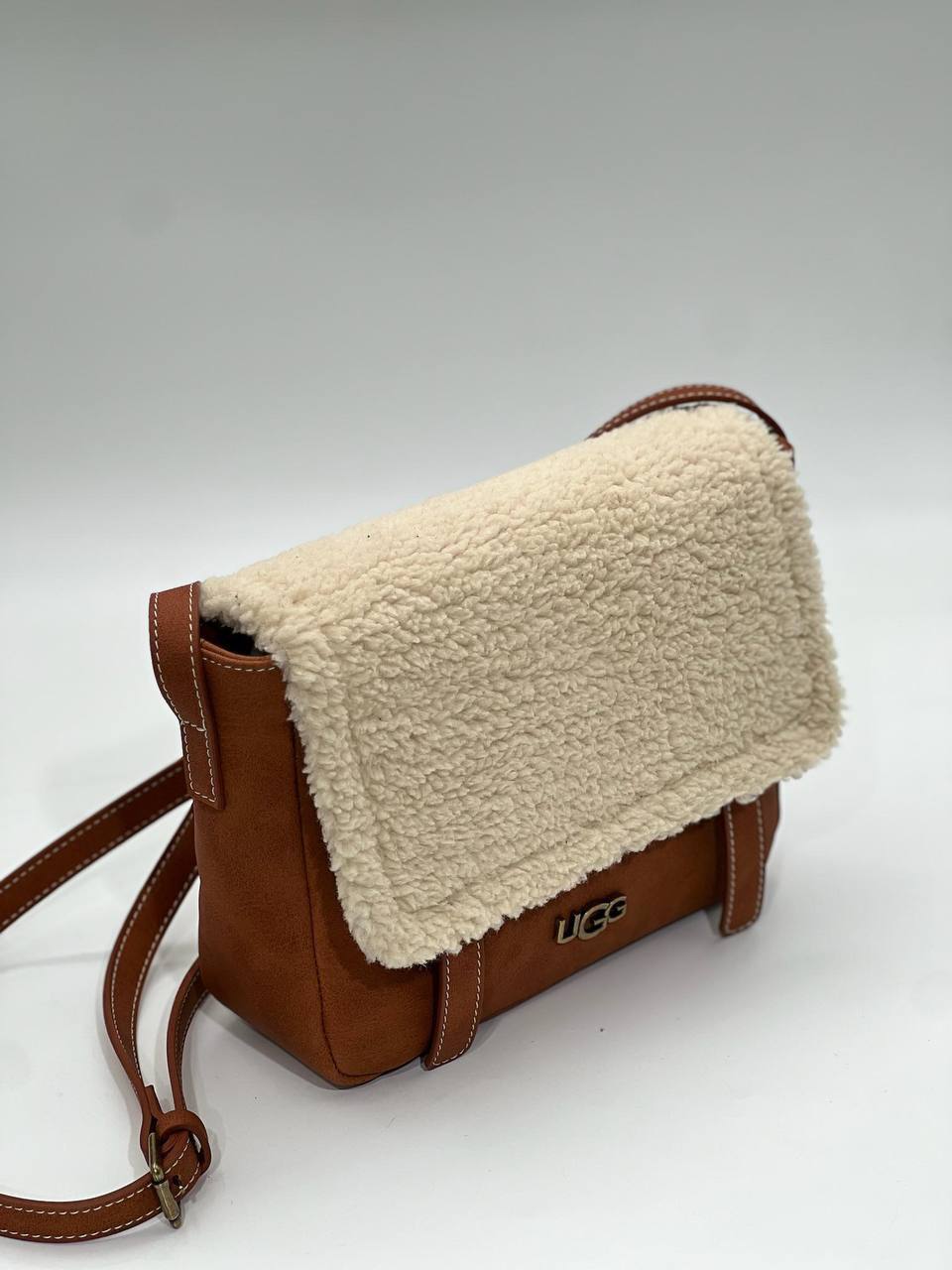 Ugg Messenger