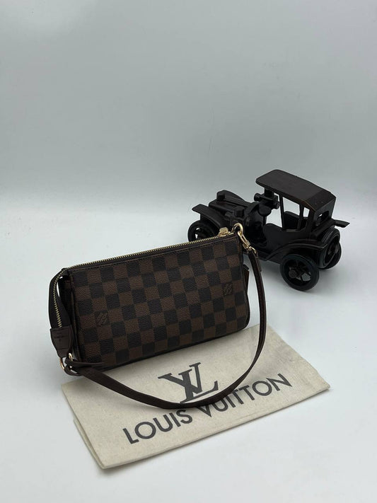 Louis Vuitton Pochette Damier