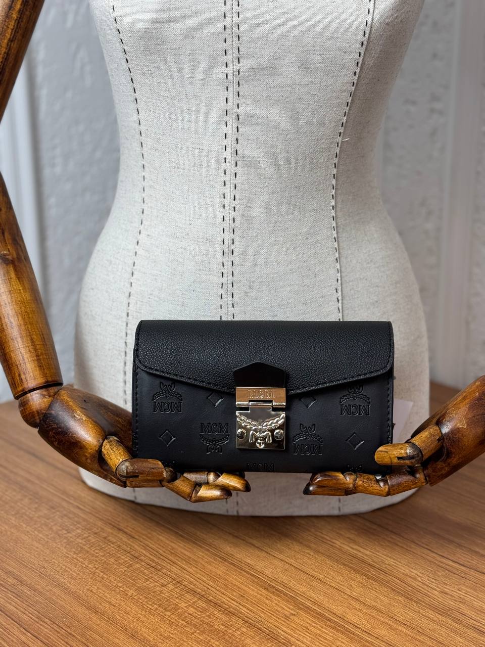 MCM Wallet All Black Visetos