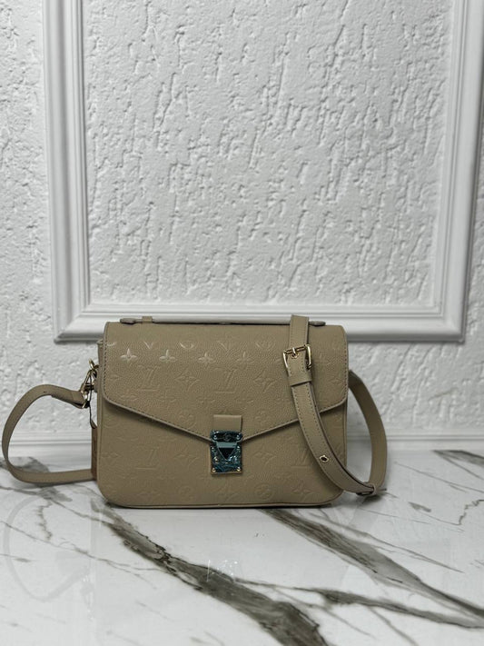 Louis Vuitton Metis Μπεζ