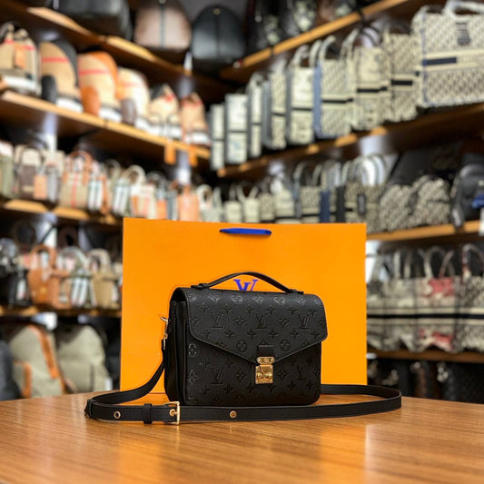 Louis Vuitton Pochette Métis Monogram Empreinte