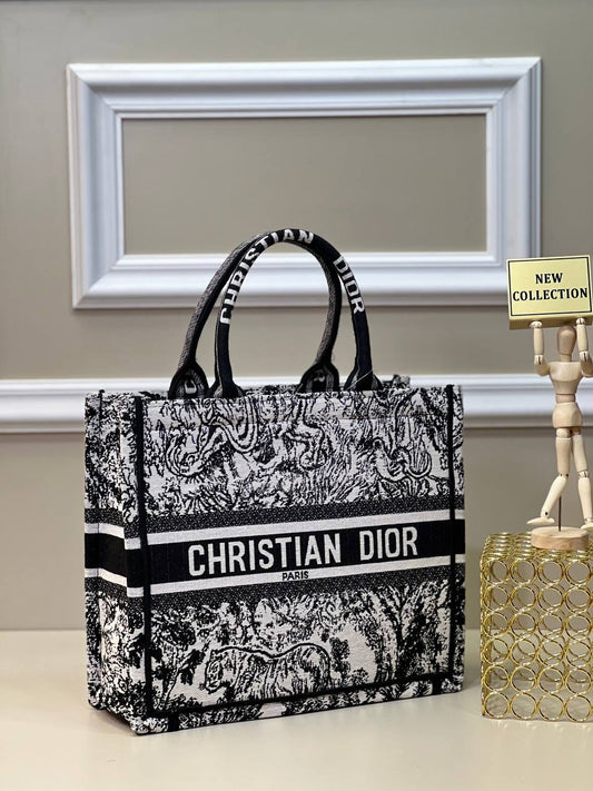 Christian Dior Book Tote Toile de Jouy Ασπρόμαυρη