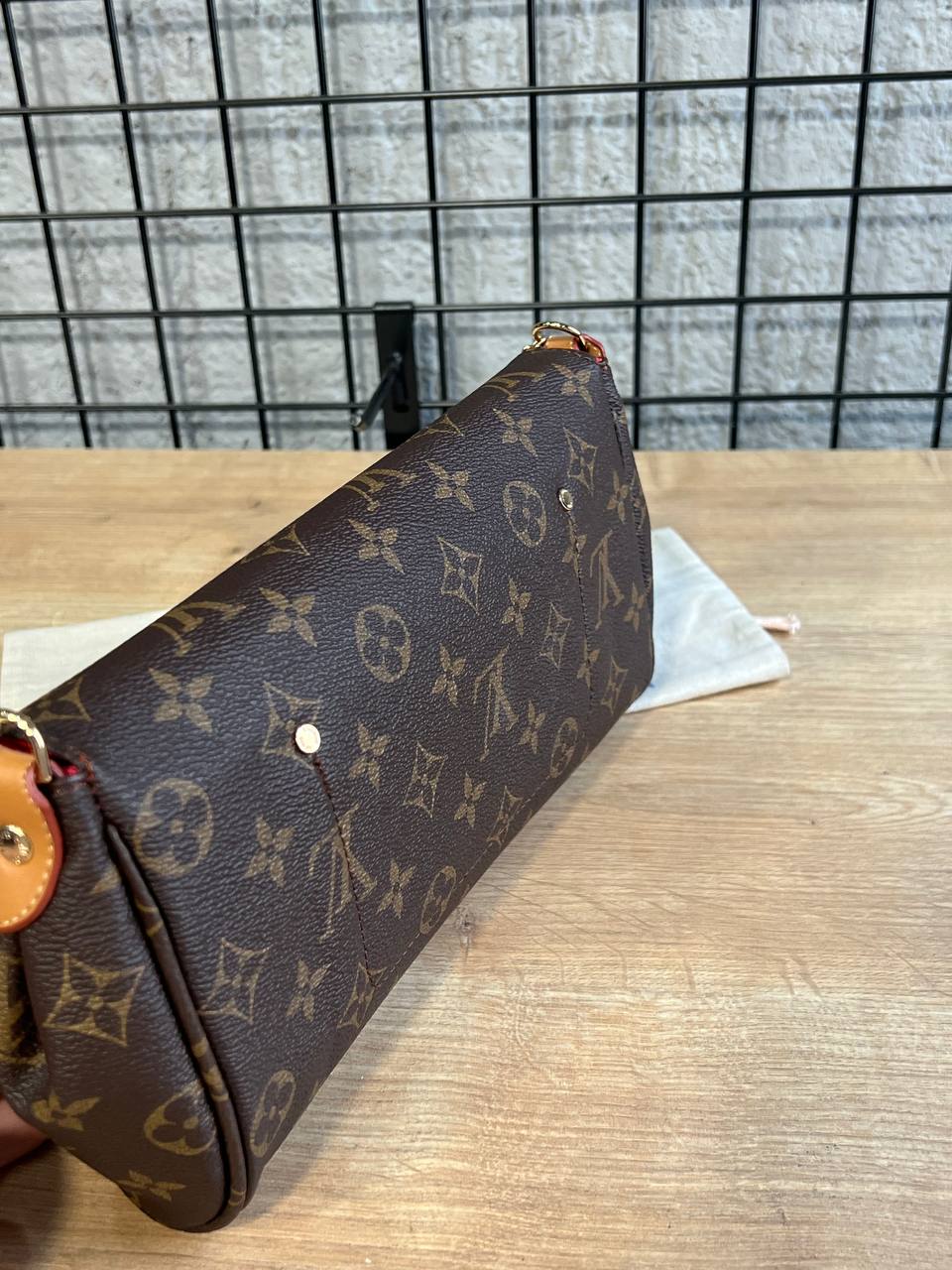 Louis Vuitton Clutch Monogram