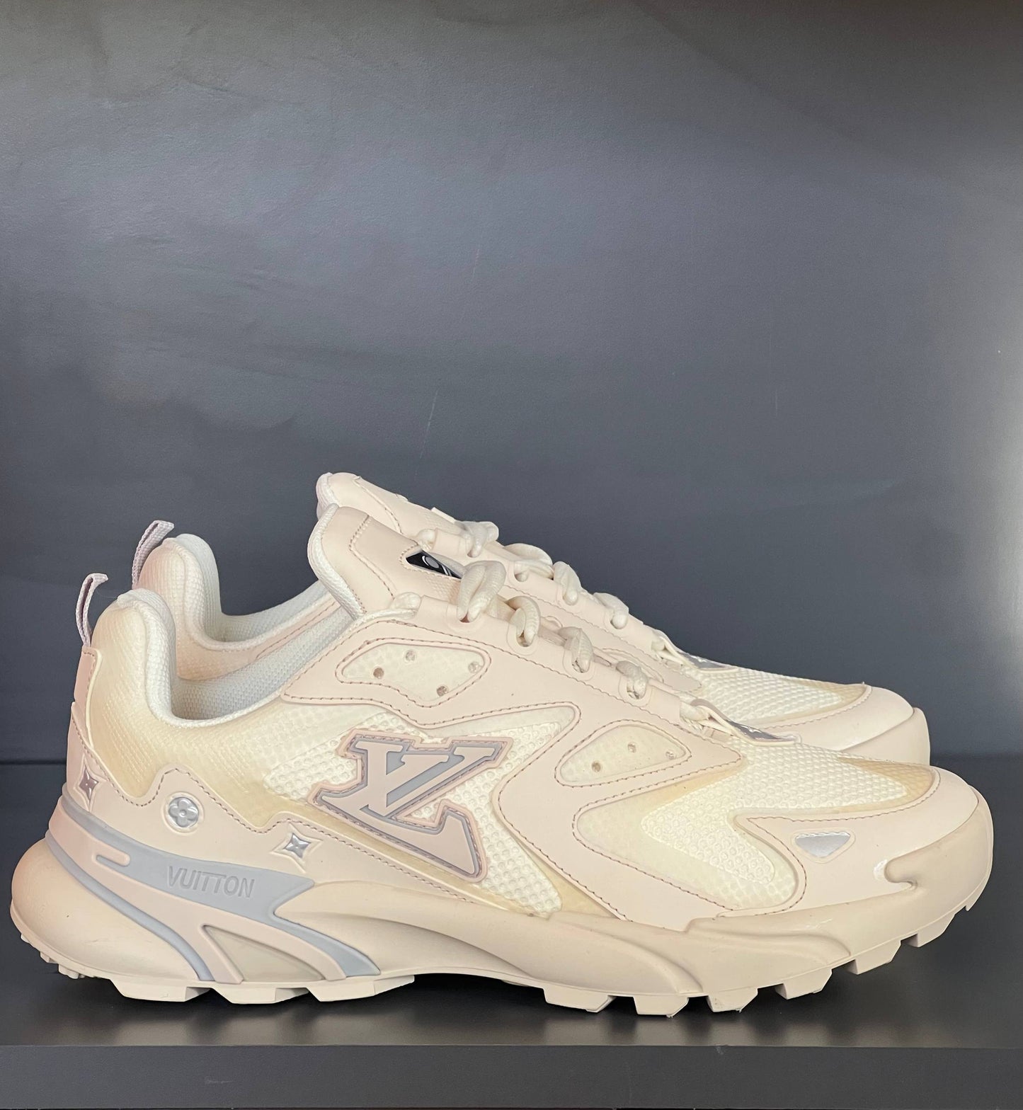 Louis Vuitton Sneaker Beige