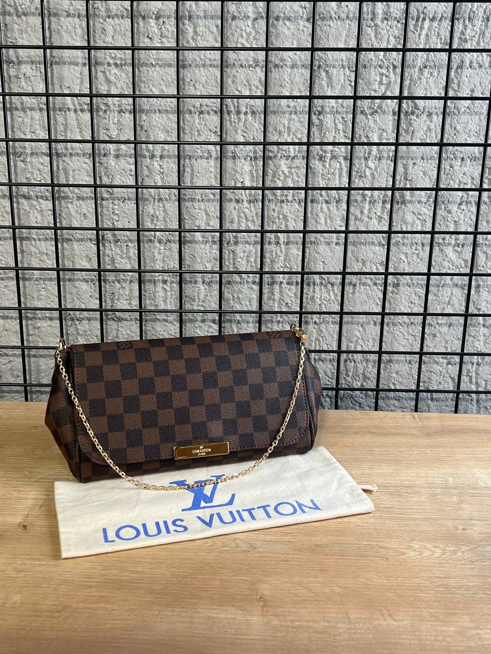 Louis Vuitton Clutch Damier
