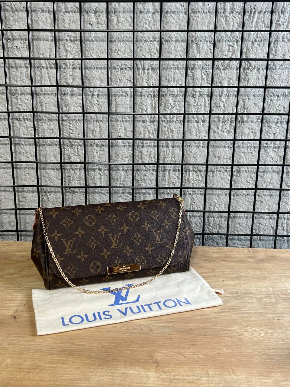 Louis Vuitton Clutch Monogram