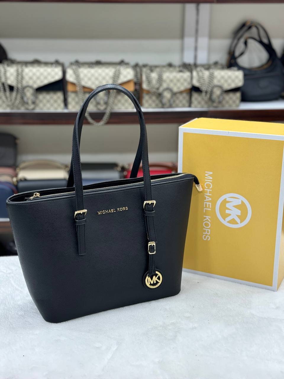 Michael Kors Shopping Black