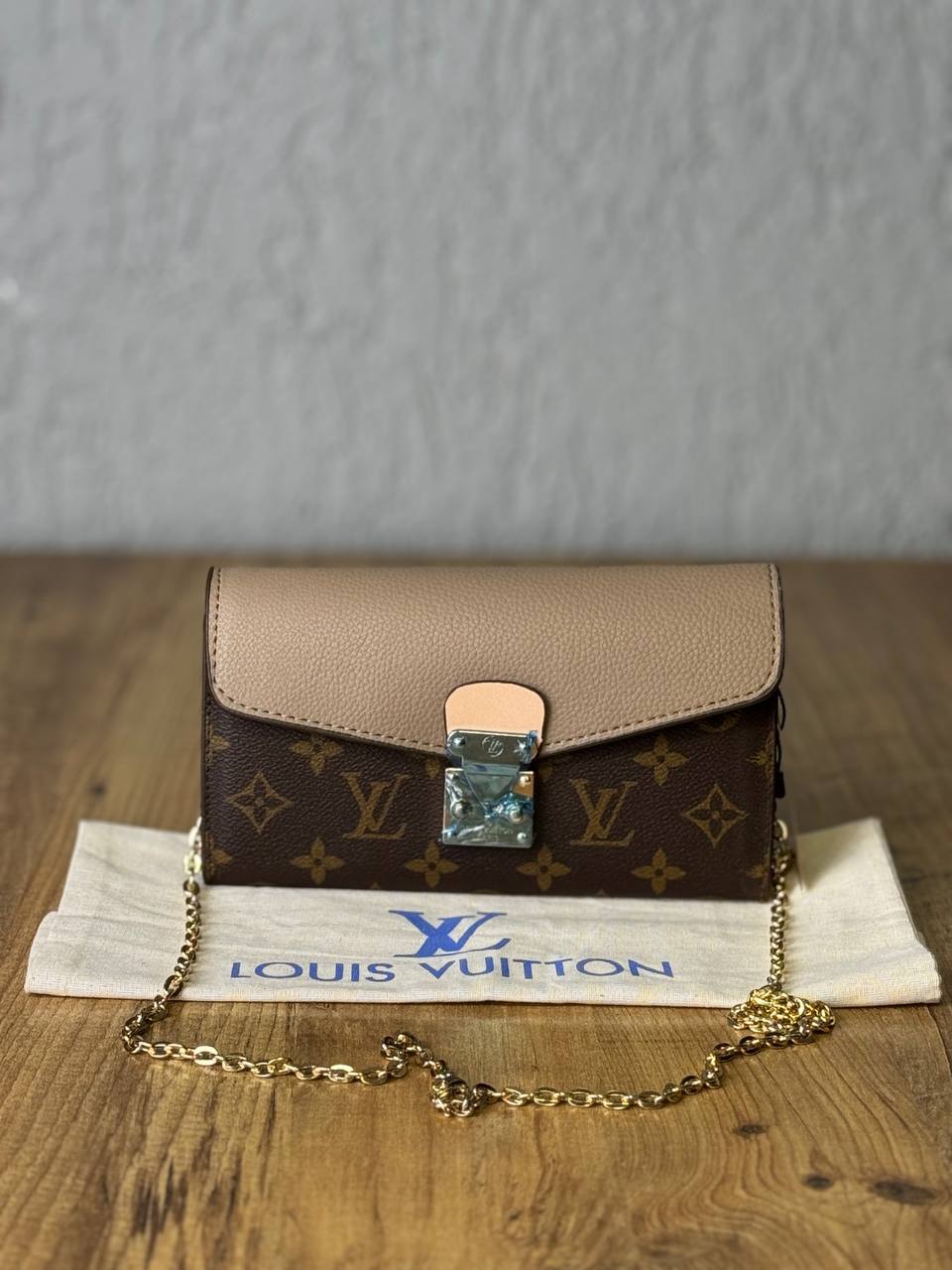 Louis Vuitton Πορτοφόλι Μπεζ