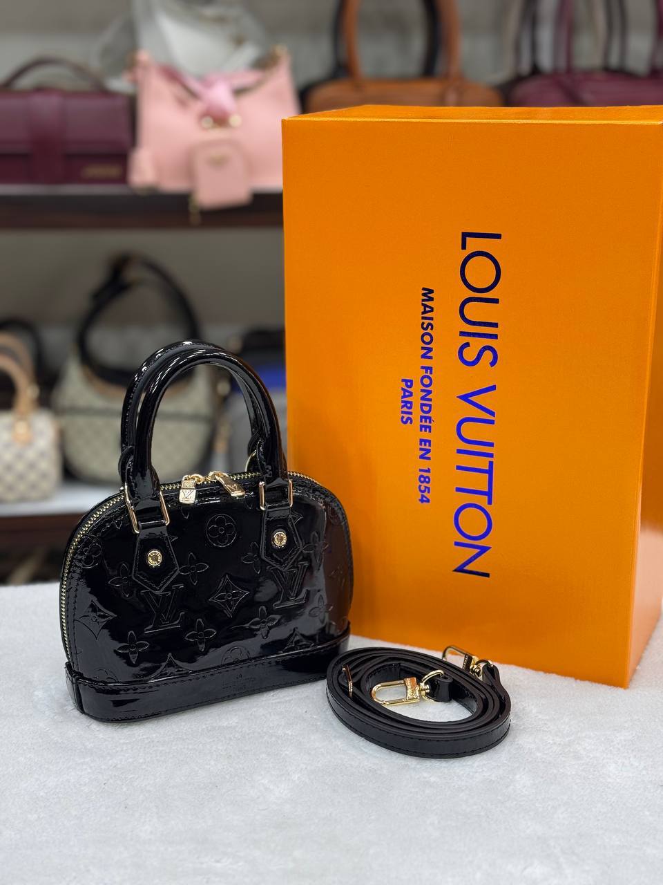 Louis Vuitton Alma BB Vernis Black