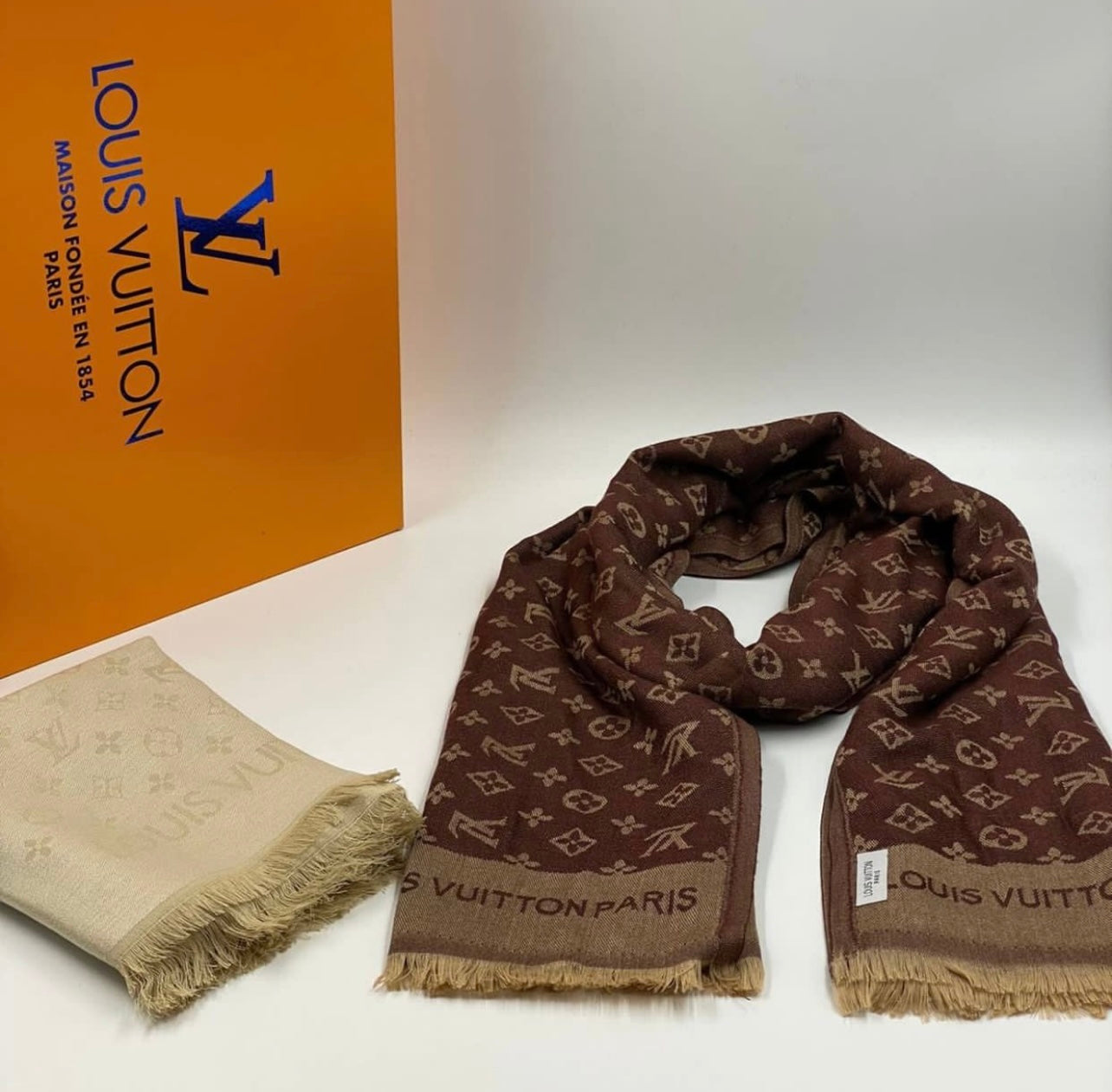 Louis Vuitton Πασμινα Μπεζ