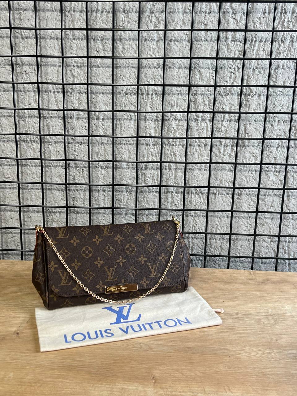 Louis Vuitton Clutch Monogram