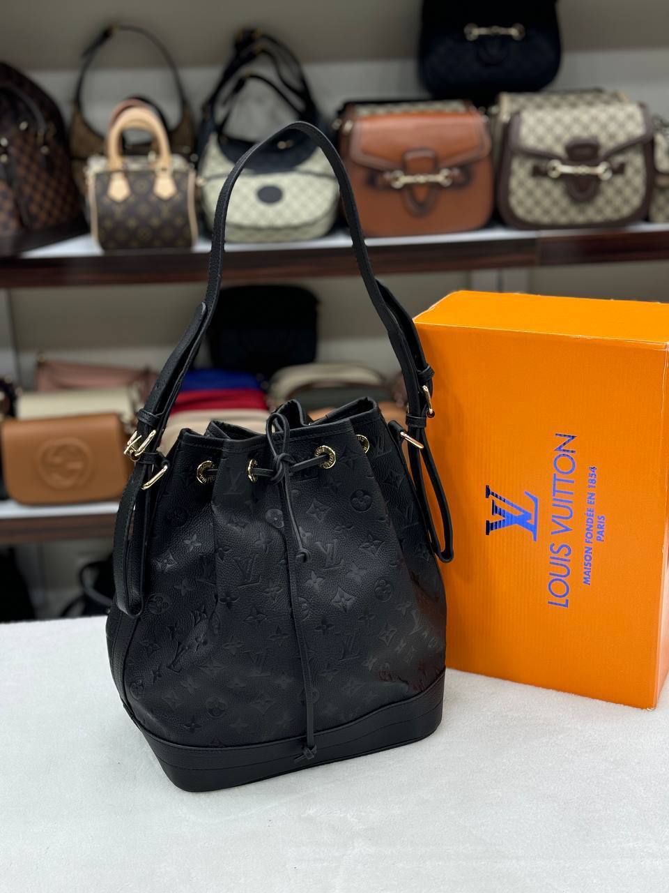 Louis Vuitton Noe Μαύρο