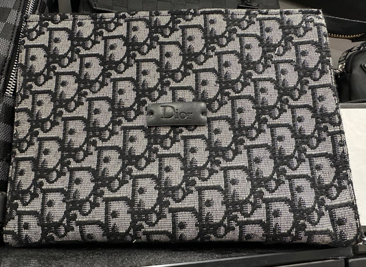 Dior Φάκελος